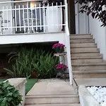 Moma לינה וארוחת בוקר בארי